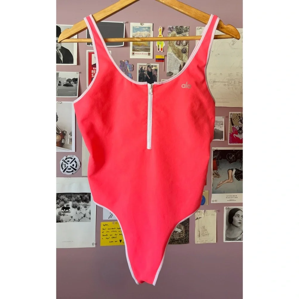 Alo Yoga Super Nova bodysuit in coral + white - Picture 3 of 6